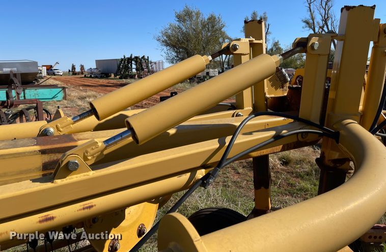 image for item DN0028 Vermeer R2800  hay rake