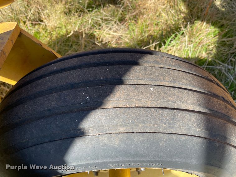 image for item DN0028 Vermeer R2800  hay rake