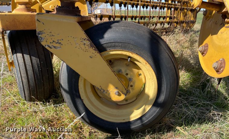 image for item DN0028 Vermeer R2800  hay rake