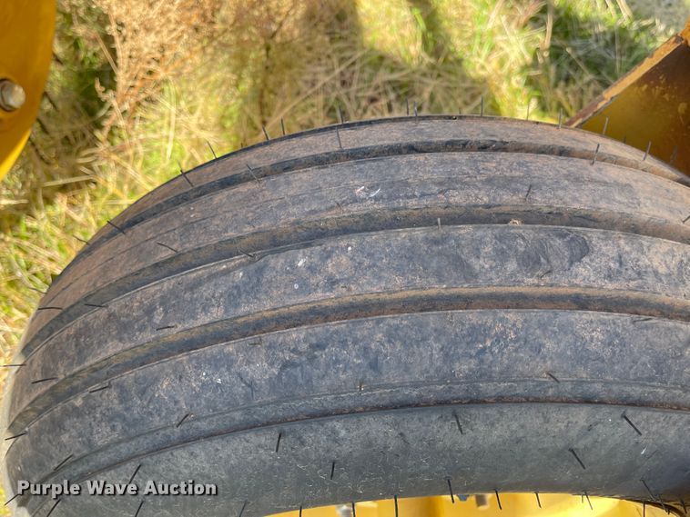 image for item DN0028 Vermeer R2800  hay rake