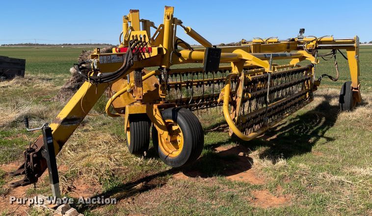 image for item DN0029 Vermeer R2800  hay rake