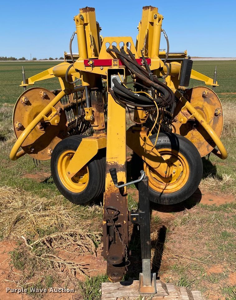 image for item DN0029 Vermeer R2800  hay rake