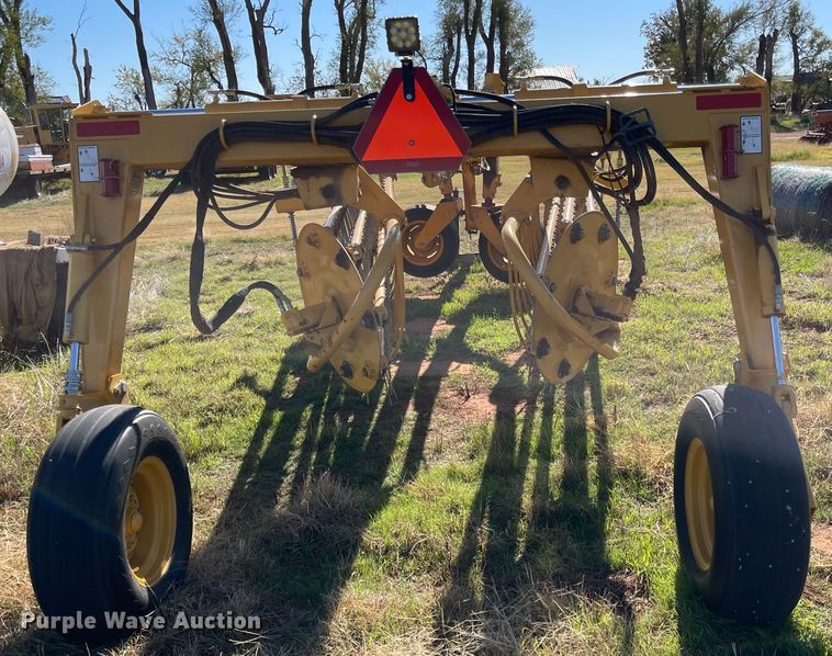 image for item DN0029 Vermeer R2800  hay rake