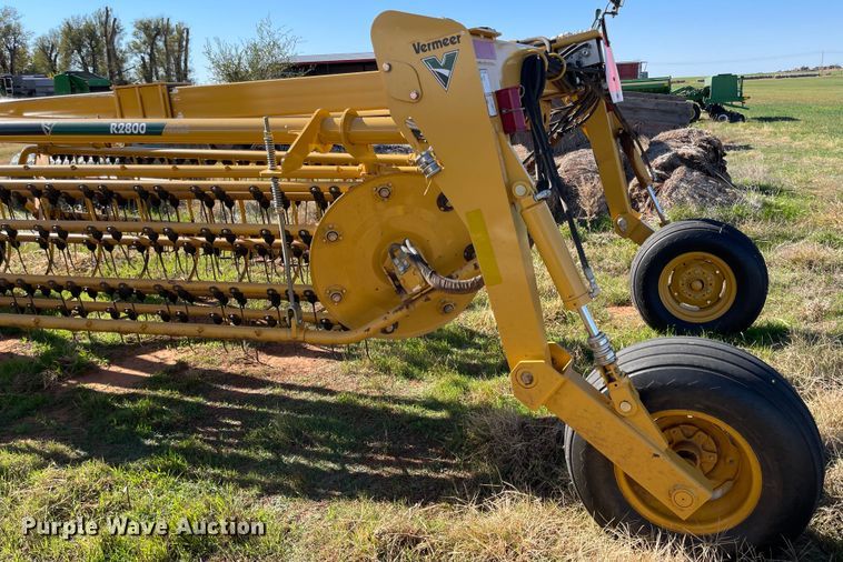 image for item DN0029 Vermeer R2800  hay rake