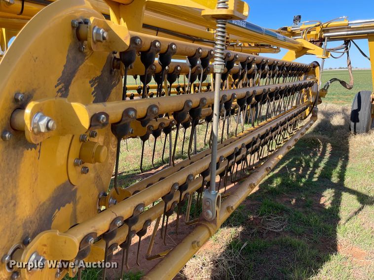 image for item DN0029 Vermeer R2800  hay rake