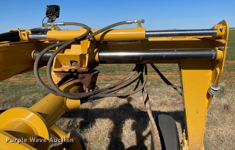 image for item DN0029 Vermeer R2800  hay rake