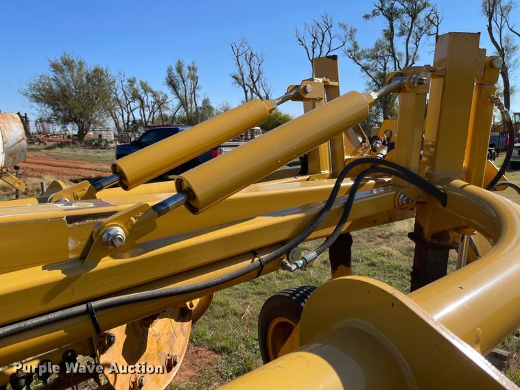 image for item DN0029 Vermeer R2800  hay rake