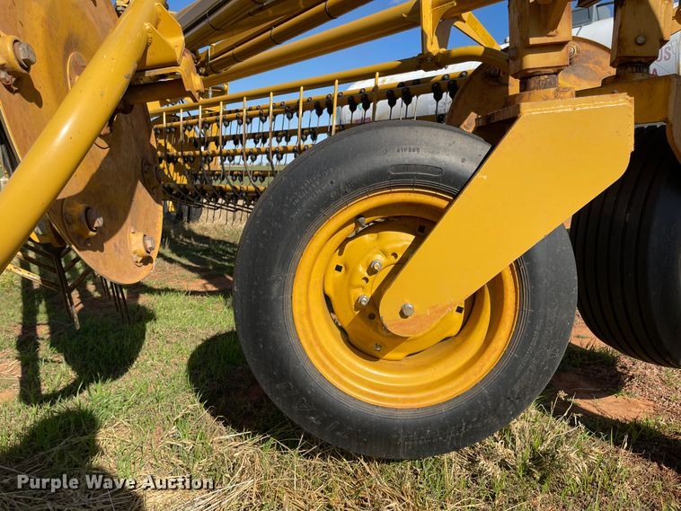 image for item DN0029 Vermeer R2800  hay rake