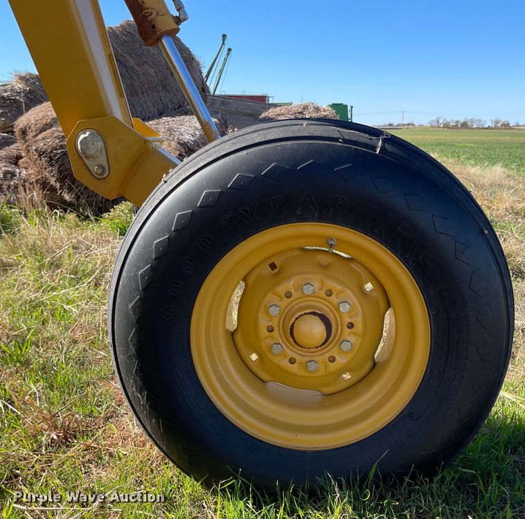 image for item DN0029 Vermeer R2800  hay rake