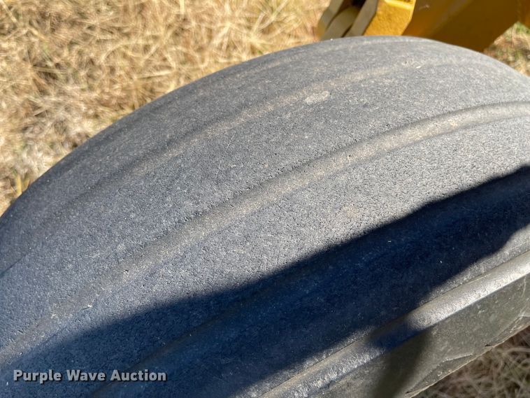 image for item DN0029 Vermeer R2800  hay rake