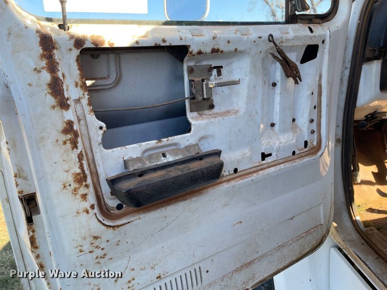 image for item DN0033 1976 GMC 6500  grain truck