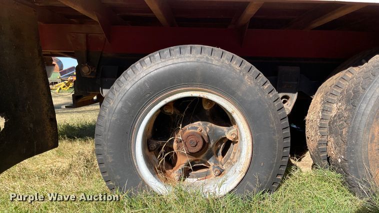 image for item DN0033 1976 GMC 6500  grain truck