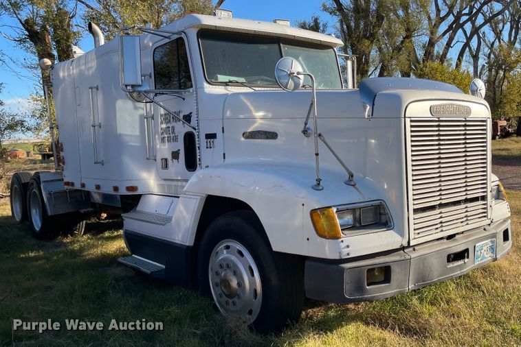 image for item DN0039 1992 Freightliner FLD120  semi truck