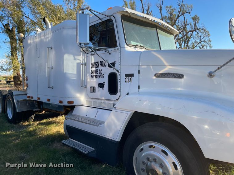 image for item DN0039 1992 Freightliner FLD120  semi truck