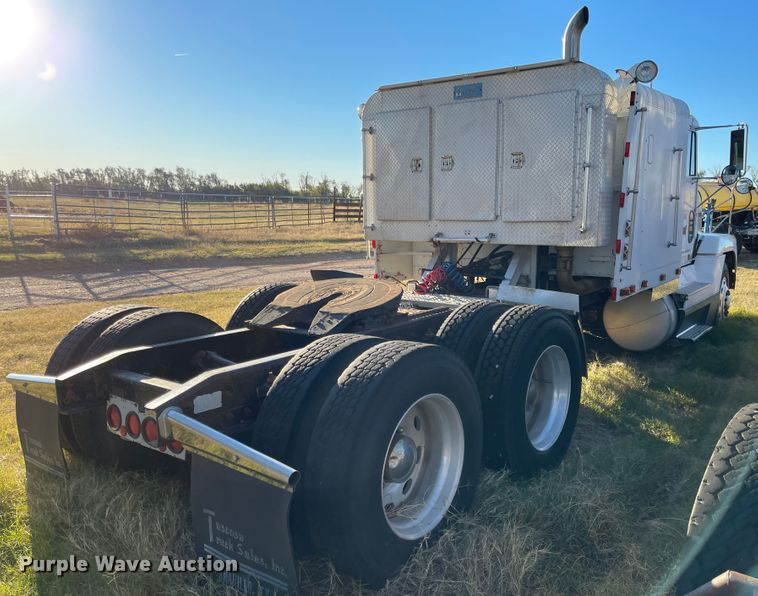 image for item DN0039 1992 Freightliner FLD120  semi truck