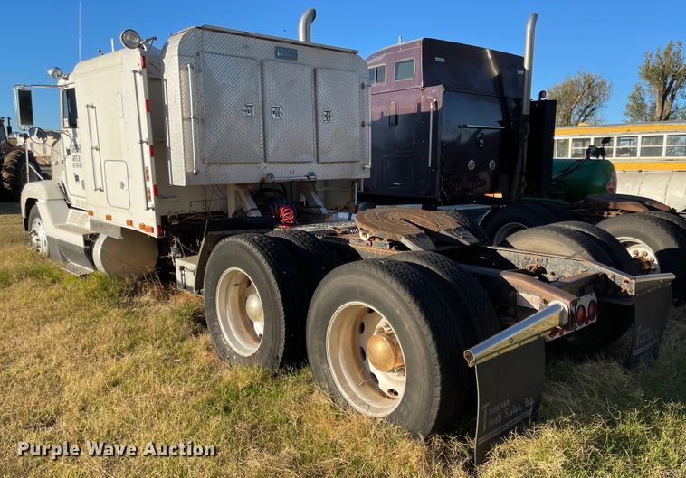 image for item DN0039 1992 Freightliner FLD120  semi truck