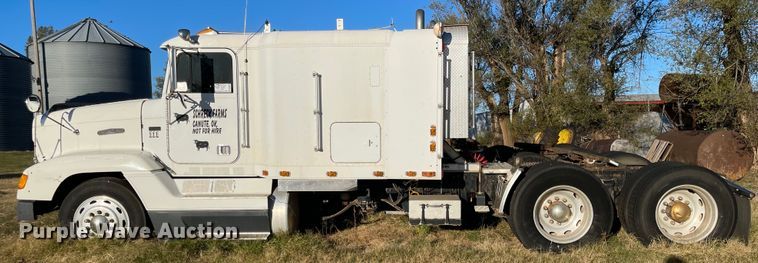 image for item DN0039 1992 Freightliner FLD120  semi truck