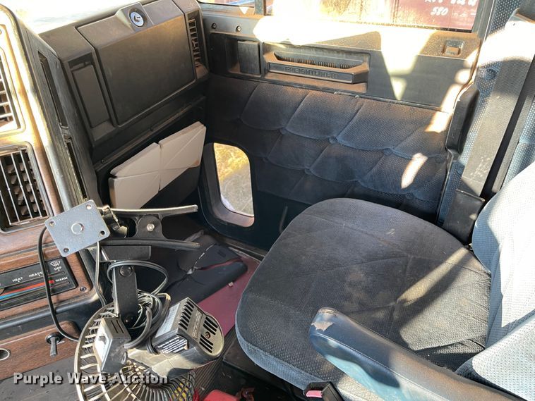 image for item DN0039 1992 Freightliner FLD120  semi truck