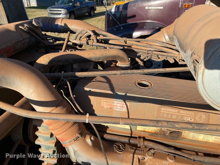 image for item DN0039 1992 Freightliner FLD120  semi truck