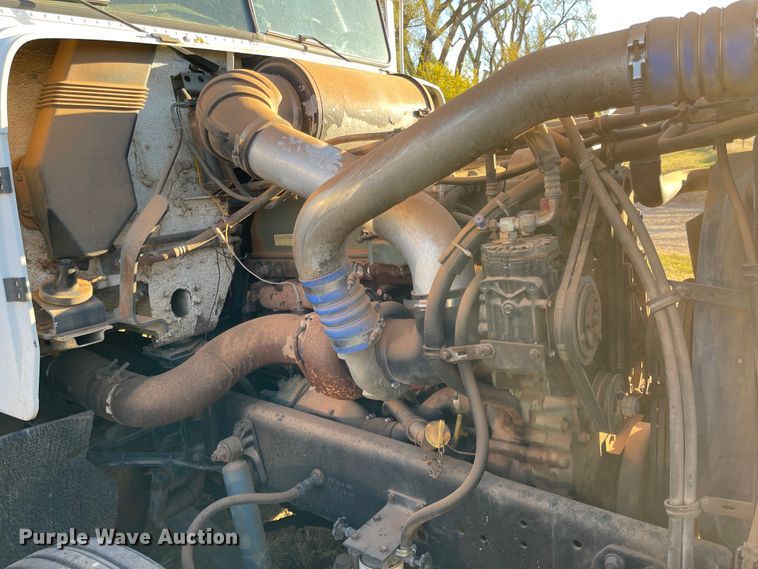 image for item DN0039 1992 Freightliner FLD120  semi truck