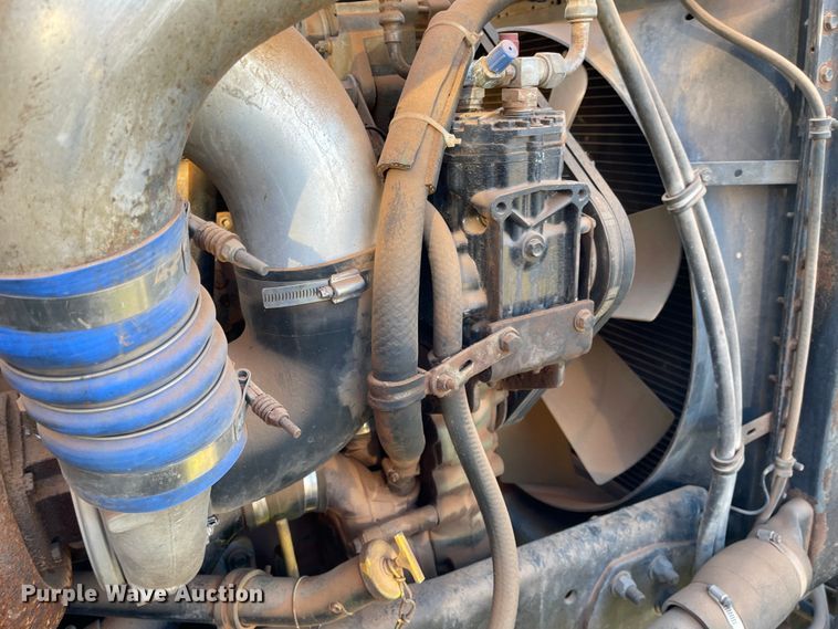 image for item DN0039 1992 Freightliner FLD120  semi truck