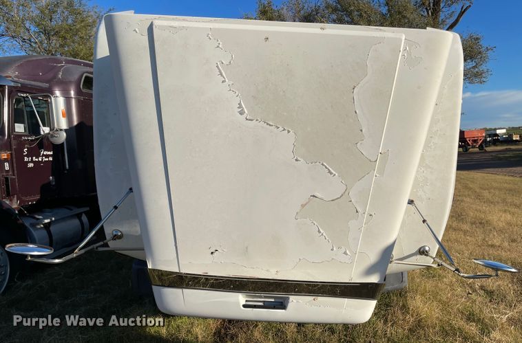 image for item DN0039 1992 Freightliner FLD120  semi truck