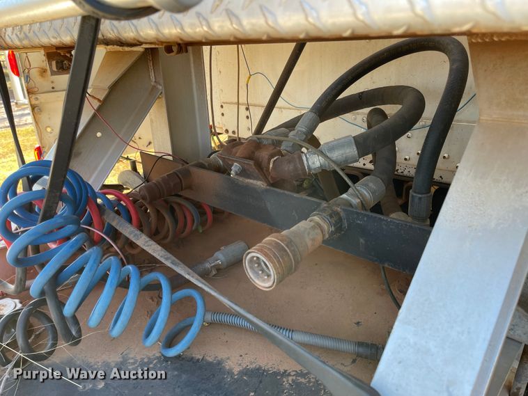 image for item DN0039 1992 Freightliner FLD120  semi truck