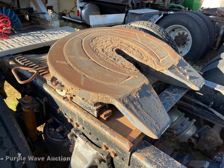 image for item DN0039 1992 Freightliner FLD120  semi truck