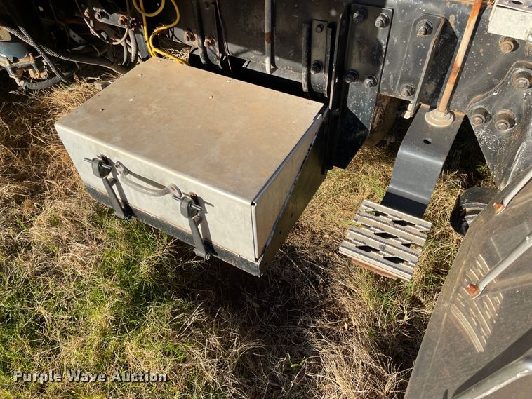 image for item DN0039 1992 Freightliner FLD120  semi truck