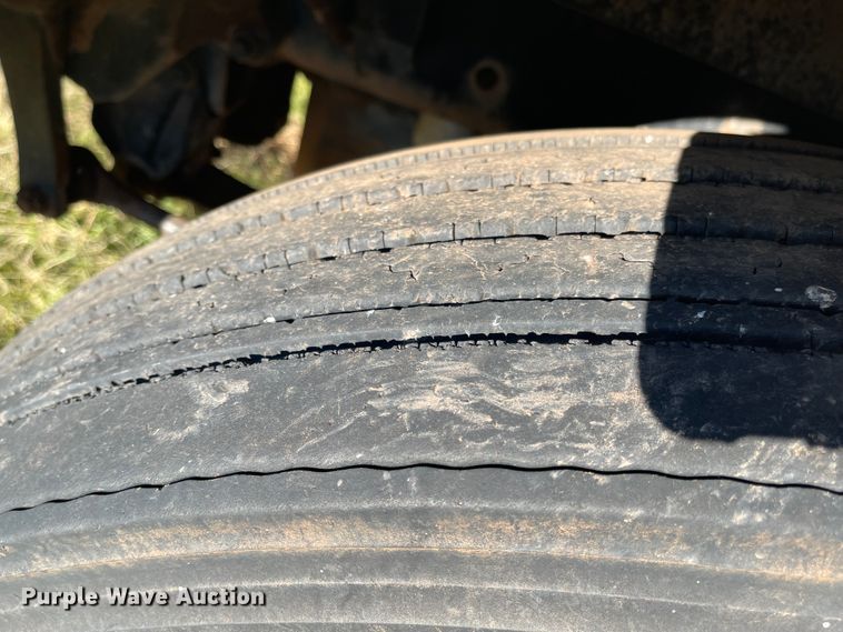 image for item DN0039 1992 Freightliner FLD120  semi truck