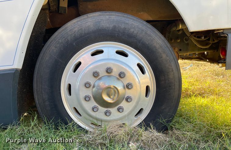 image for item DN0039 1992 Freightliner FLD120  semi truck