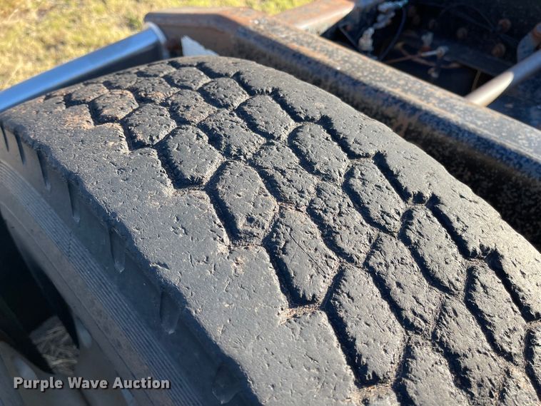 image for item DN0039 1992 Freightliner FLD120  semi truck