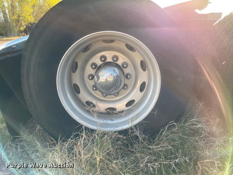 image for item DN0039 1992 Freightliner FLD120  semi truck