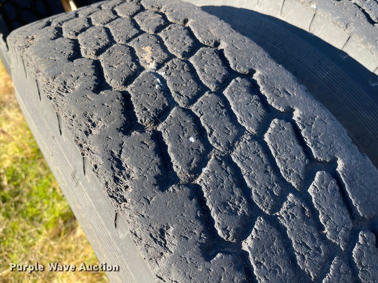 image for item DN0039 1992 Freightliner FLD120  semi truck