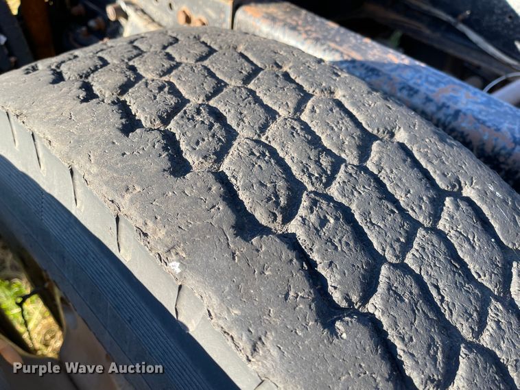 image for item DN0039 1992 Freightliner FLD120  semi truck