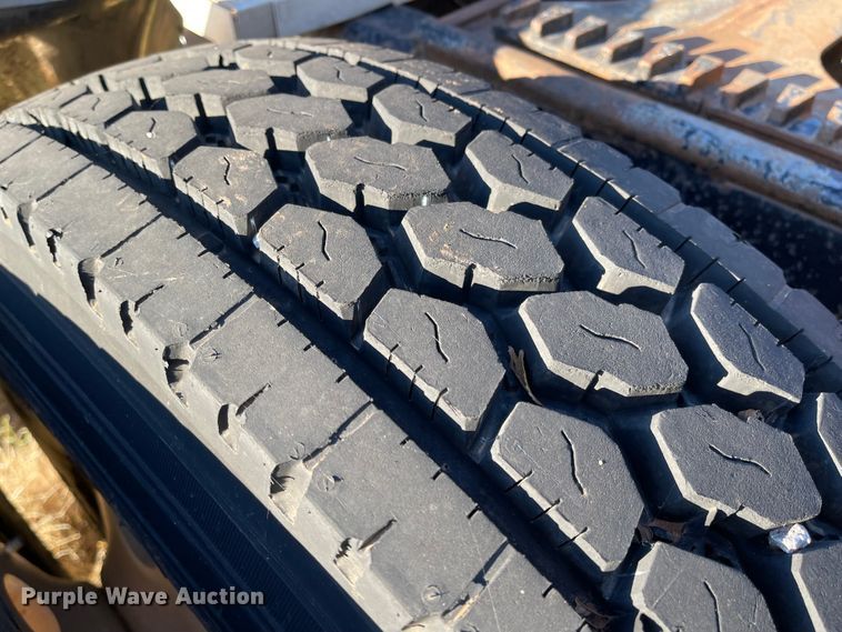 image for item DN0039 1992 Freightliner FLD120  semi truck