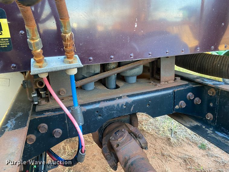 image for item DN0040 1995 International 9400  semi truck