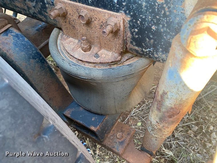 image for item DN0040 1995 International 9400  semi truck