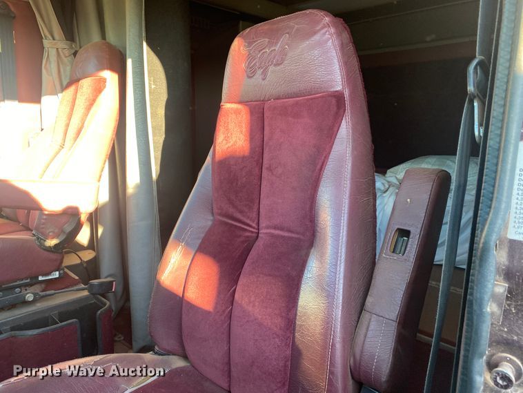 image for item DN0040 1995 International 9400  semi truck