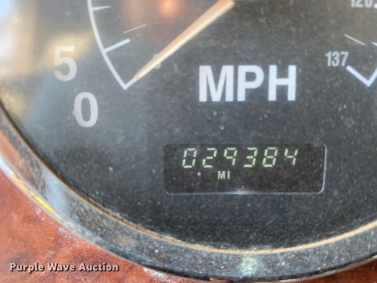 image for item DN0040 1995 International 9400  semi truck