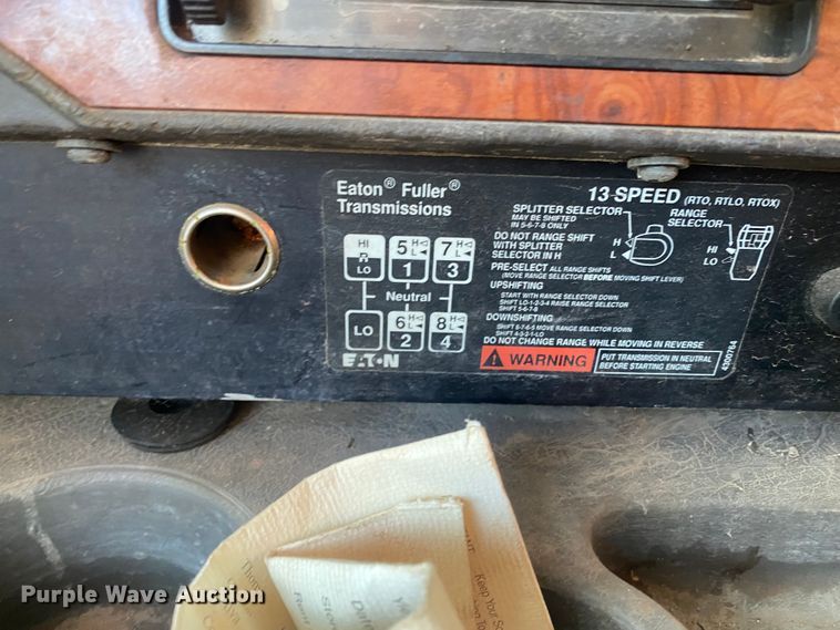 image for item DN0040 1995 International 9400  semi truck