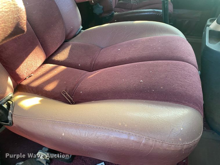 image for item DN0040 1995 International 9400  semi truck