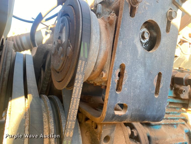 image for item DN0040 1995 International 9400  semi truck