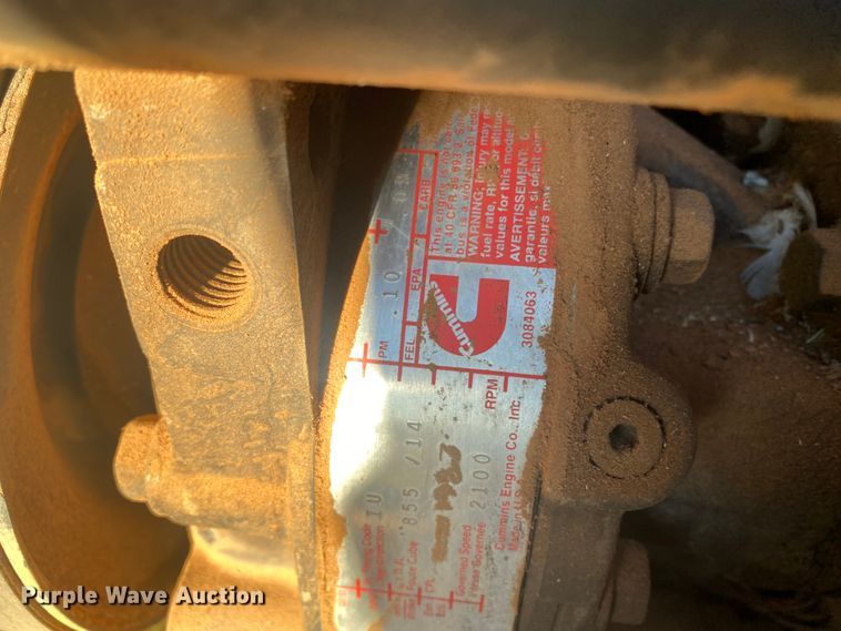 image for item DN0040 1995 International 9400  semi truck