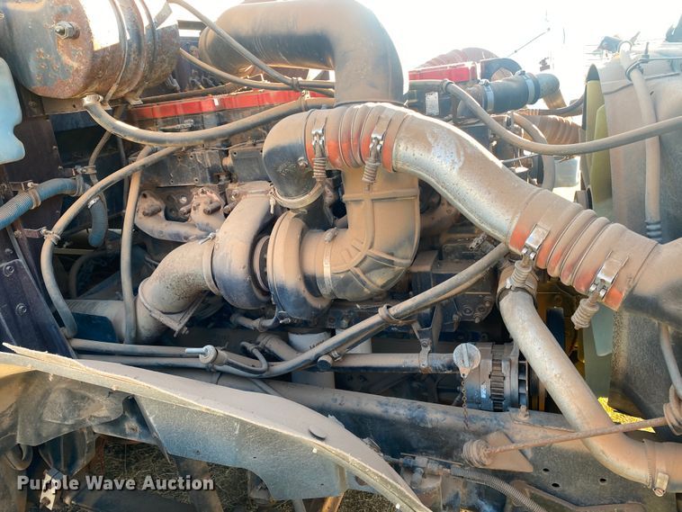 image for item DN0040 1995 International 9400  semi truck