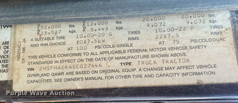 image for item DN0040 1995 International 9400  semi truck