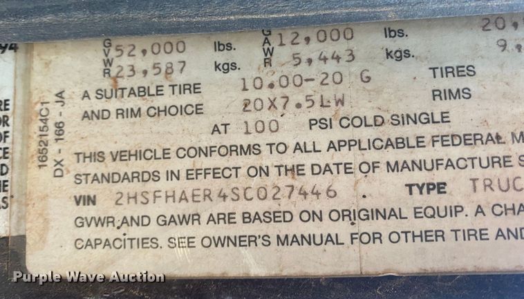 image for item DN0040 1995 International 9400  semi truck