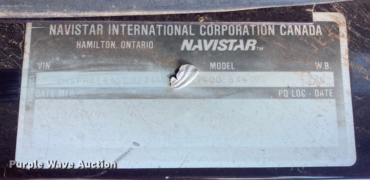 image for item DN0040 1995 International 9400  semi truck