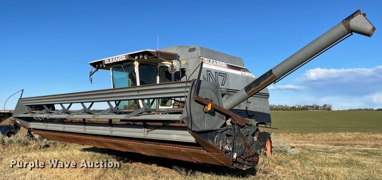 image for item DN0047 1982 Gleaner N7  combine