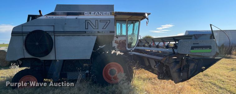image for item DN0047 1982 Gleaner N7  combine